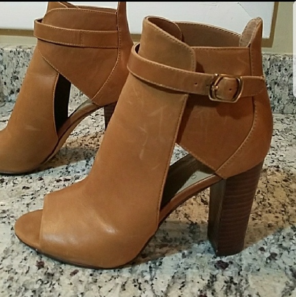 VINCE CAMUTO PEEP TOE -NWOT - Picture 5 of 8